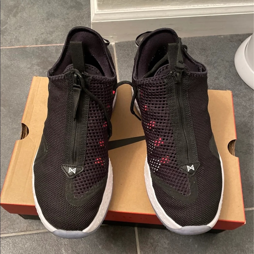 Men Nike basketball shoe PG4